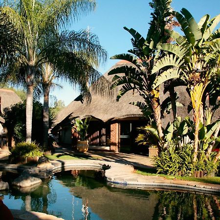 Cest Si Bon Hotel Otjiwarongo Bagian luar foto