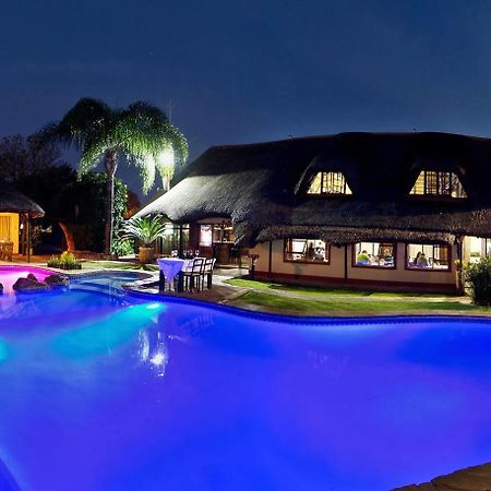 Cest Si Bon Hotel Otjiwarongo Bagian luar foto