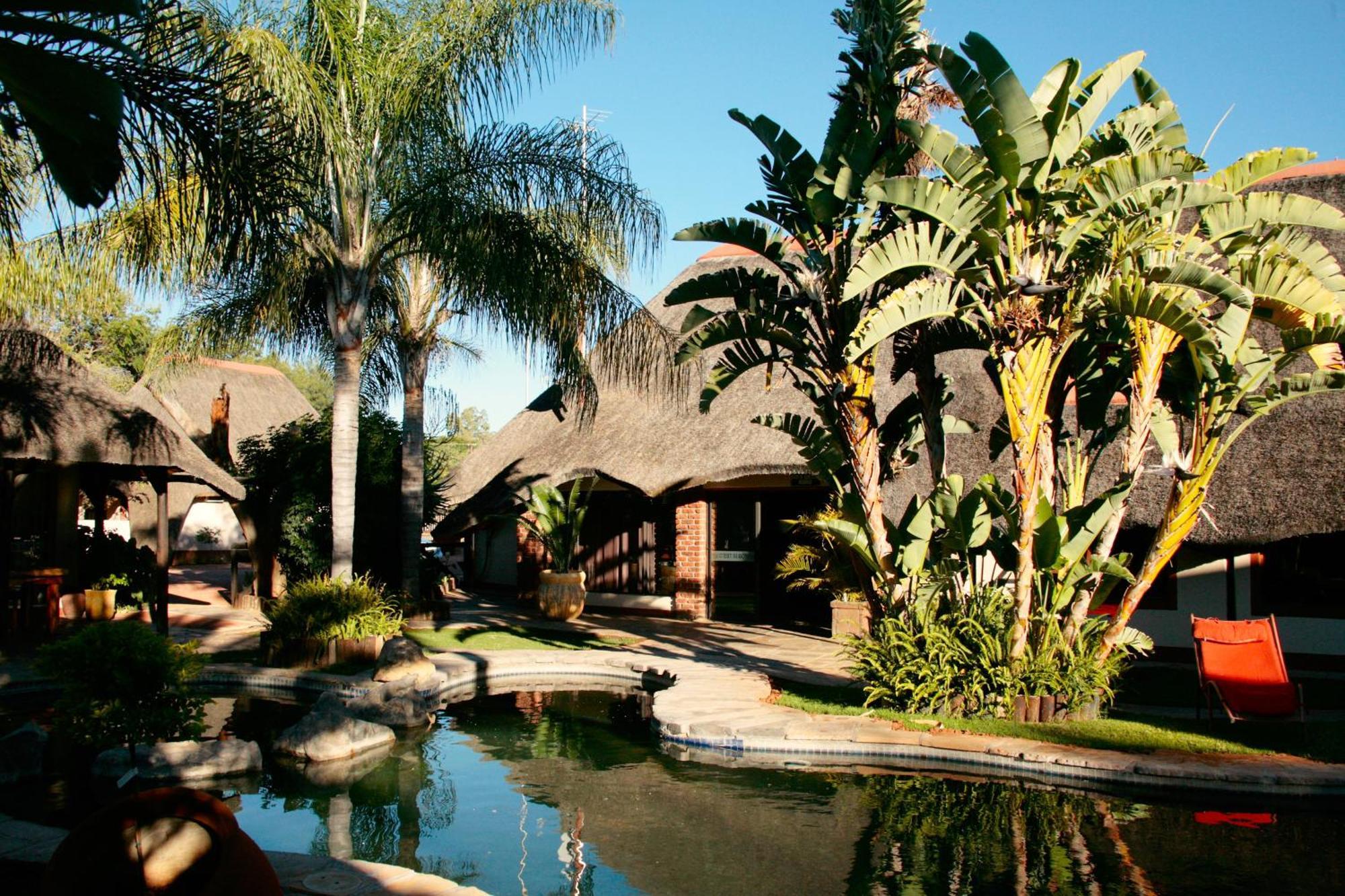 Cest Si Bon Hotel Otjiwarongo Bagian luar foto
