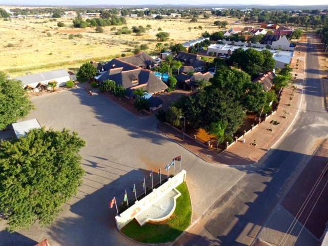 Cest Si Bon Hotel Otjiwarongo Bagian luar foto