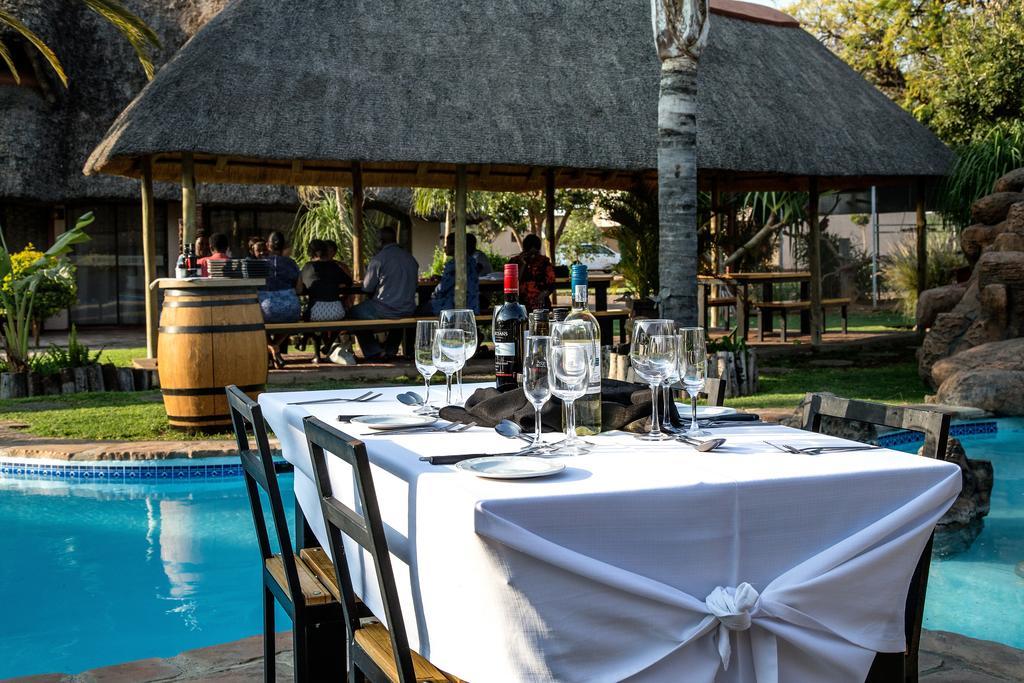 Cest Si Bon Hotel Otjiwarongo Bagian luar foto