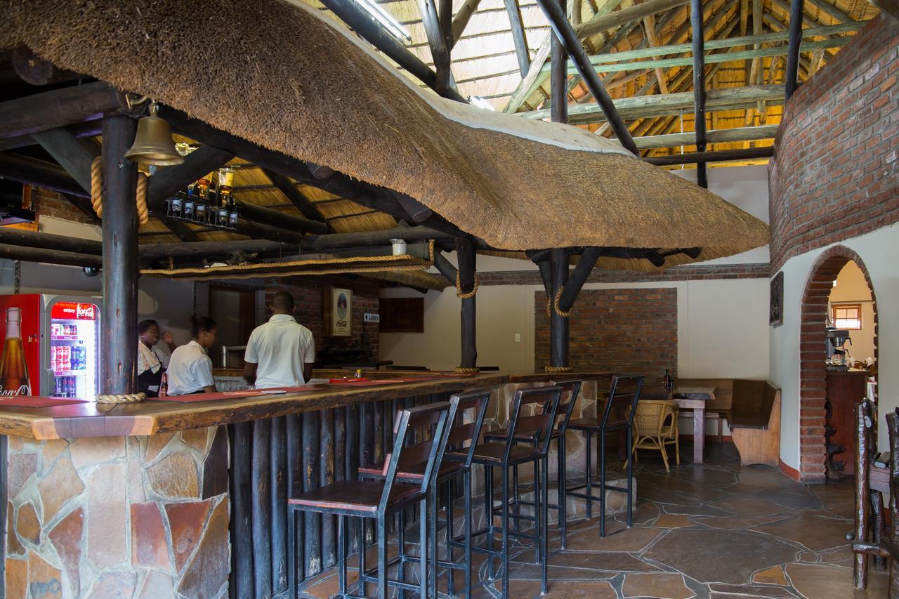 Cest Si Bon Hotel Otjiwarongo Bagian luar foto