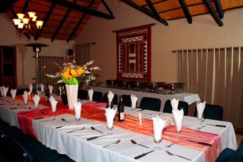 Cest Si Bon Hotel Otjiwarongo Bagian luar foto