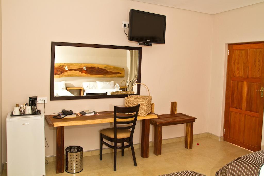 Cest Si Bon Hotel Otjiwarongo Ruang foto