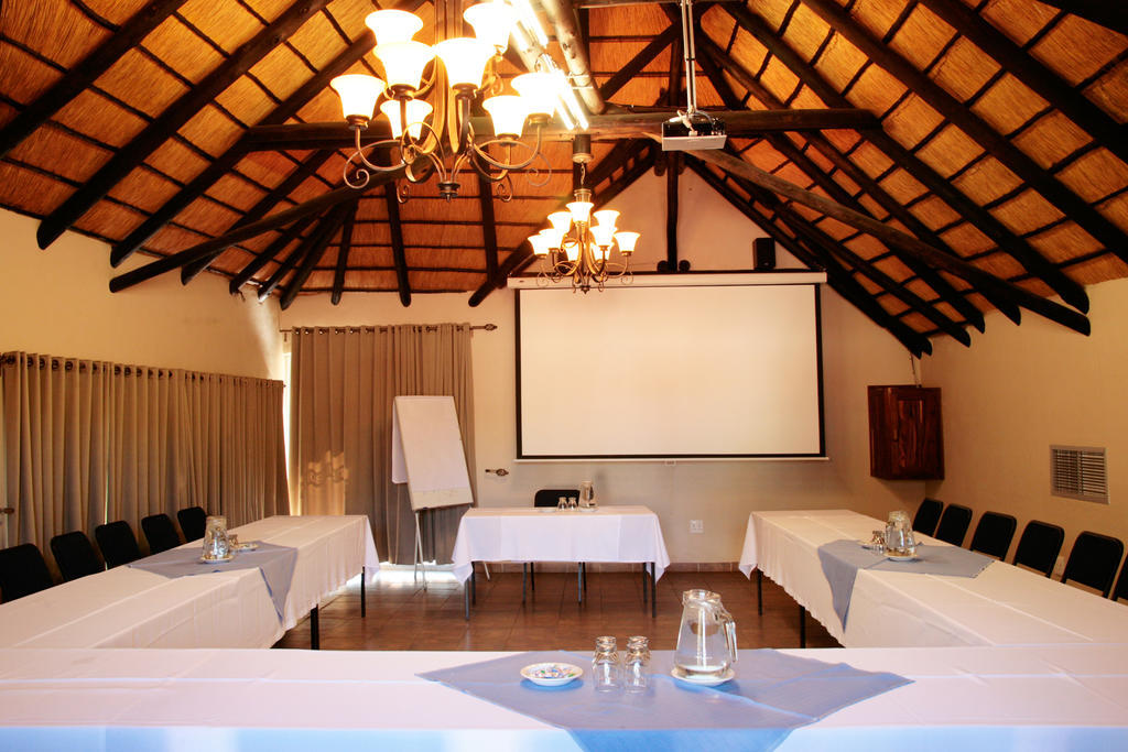 Cest Si Bon Hotel Otjiwarongo Bagian luar foto