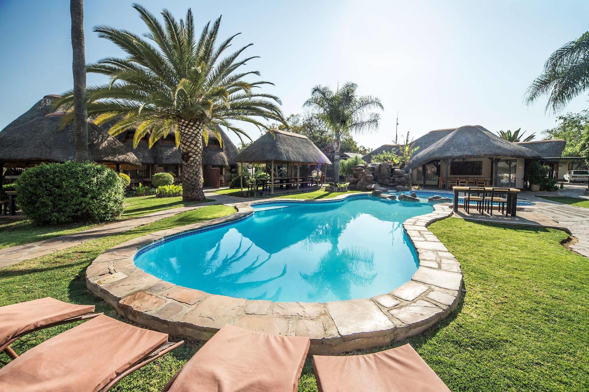 Cest Si Bon Hotel Otjiwarongo Bagian luar foto