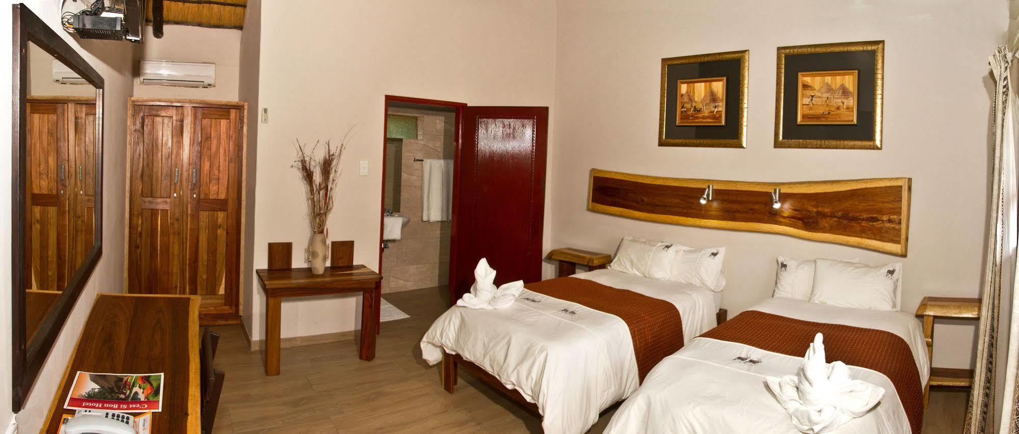 Cest Si Bon Hotel Otjiwarongo Bagian luar foto