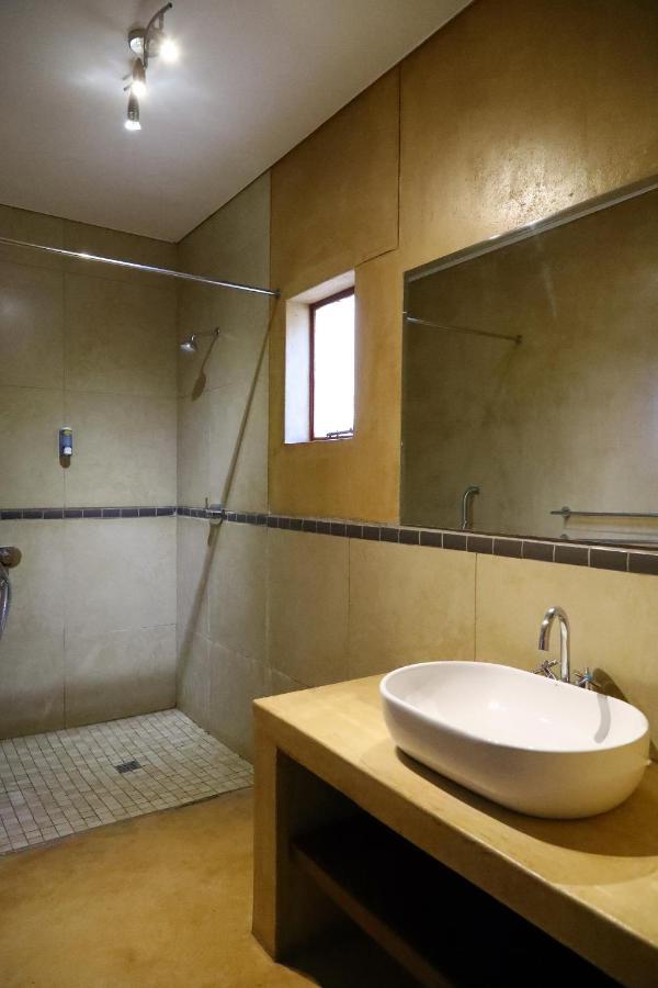 Cest Si Bon Hotel Otjiwarongo Bagian luar foto