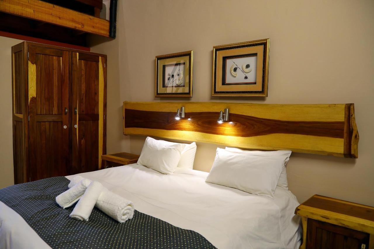 Cest Si Bon Hotel Otjiwarongo Bagian luar foto