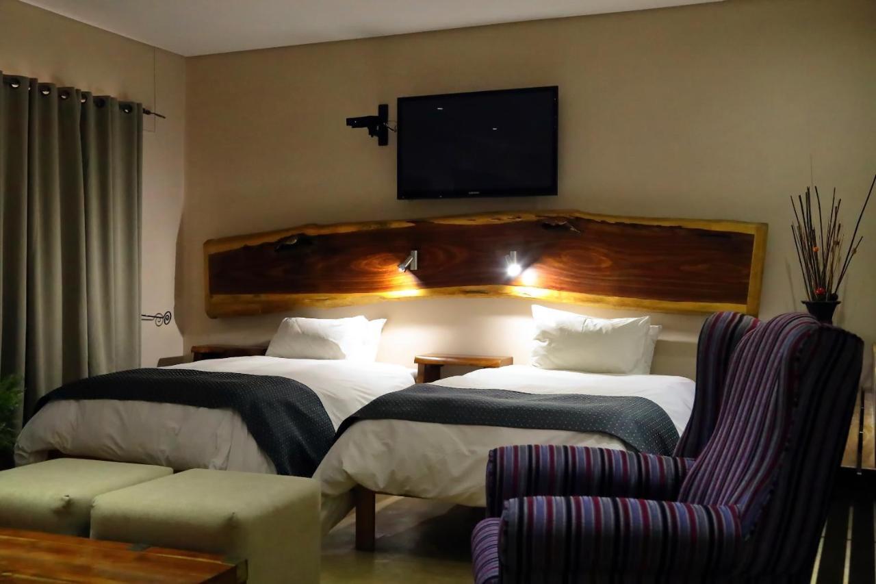 Cest Si Bon Hotel Otjiwarongo Bagian luar foto