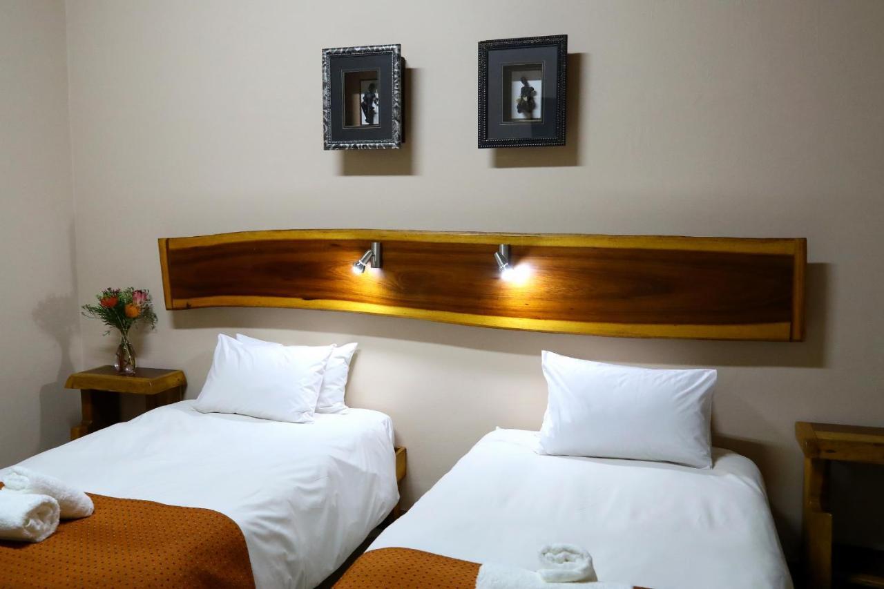 Cest Si Bon Hotel Otjiwarongo Bagian luar foto