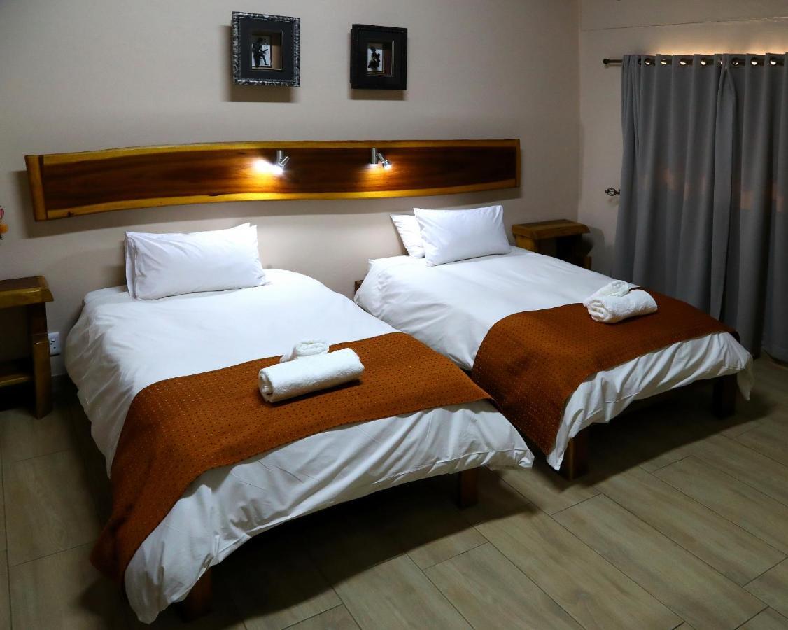 Cest Si Bon Hotel Otjiwarongo Bagian luar foto