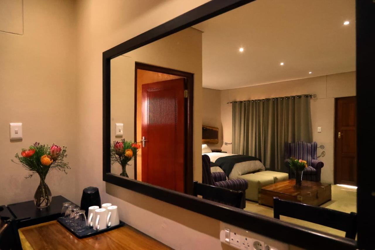 Cest Si Bon Hotel Otjiwarongo Bagian luar foto